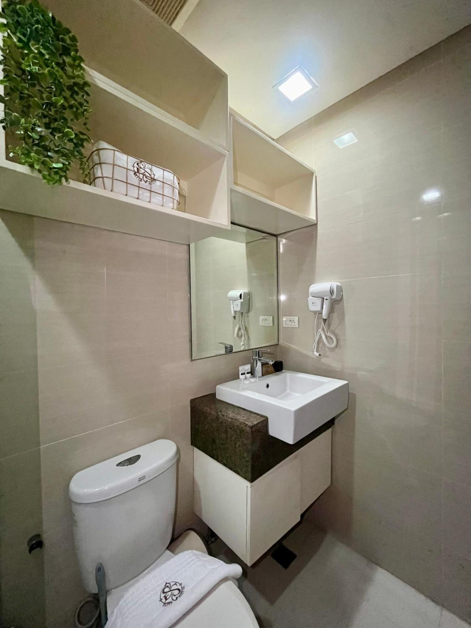 Greenbelt Hamilton Tower 1 Makati City Bagian luar foto